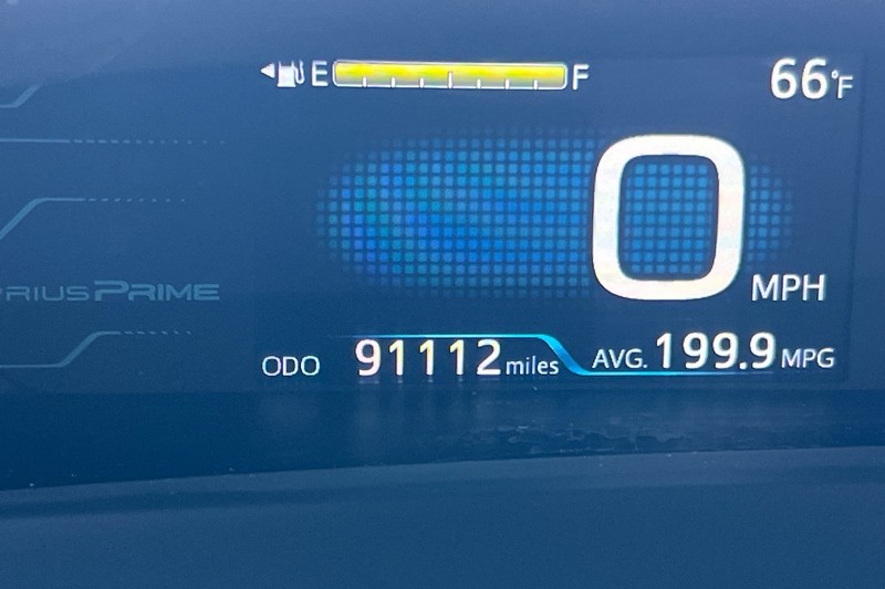 Toyota Prius Prime Vehicle Full-screen Gallery Image 25