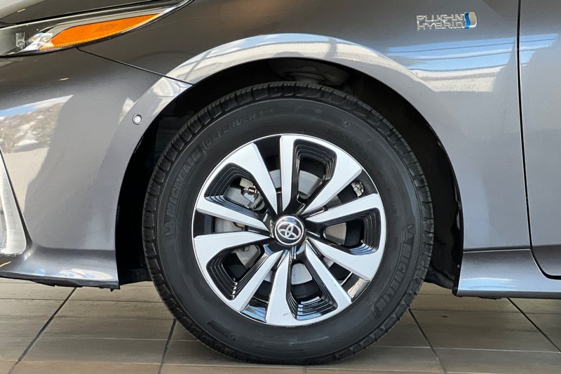 Toyota Prius Prime Vehicle Full-screen Gallery Image 26