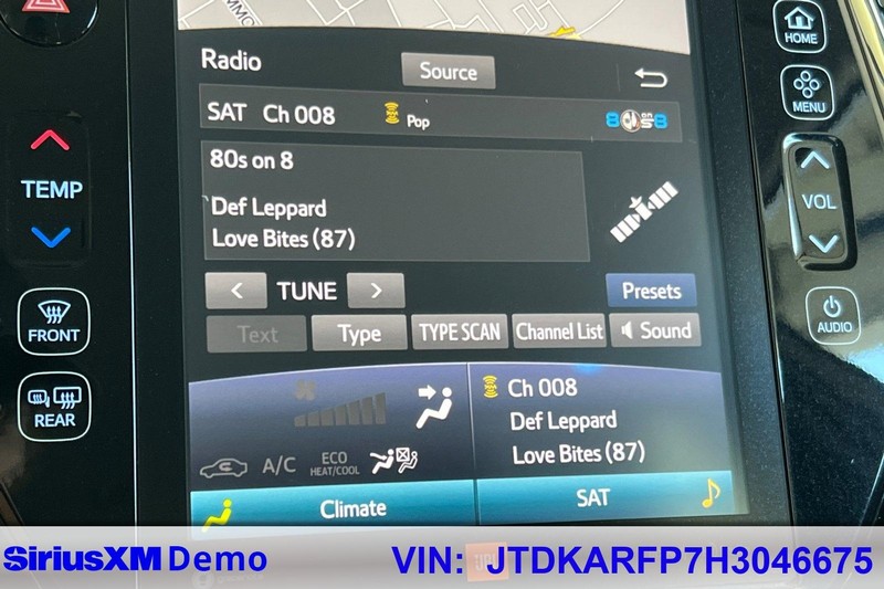 Toyota Prius Prime Vehicle Full-screen Gallery Image 28