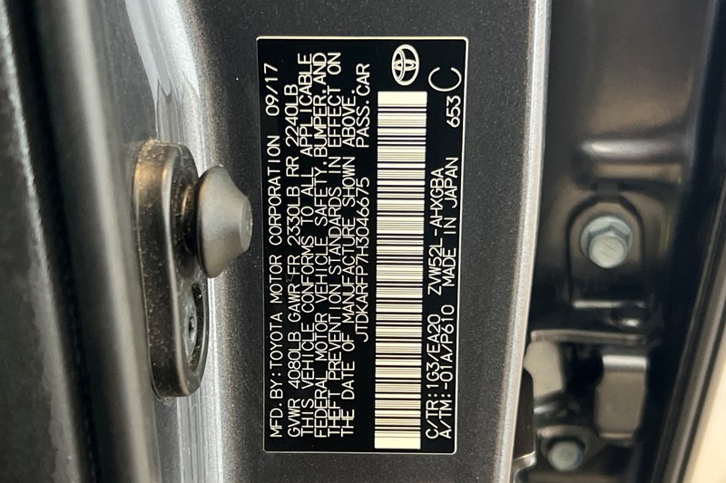 Toyota Prius Prime Vehicle Full-screen Gallery Image 29