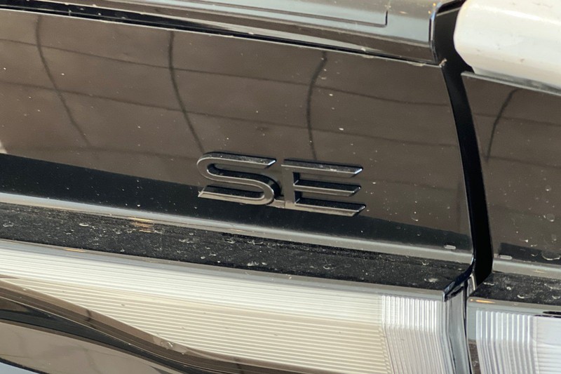 Toyota Prius Plug-In Hybrid Vehicle Full-screen Gallery Image 07