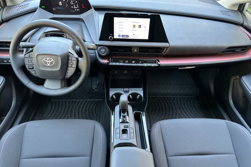 Toyota Prius Plug-In Hybrid Vehicle Full-screen Gallery Image 11