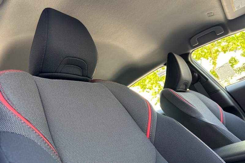 Toyota Prius Plug-In Hybrid Vehicle Full-screen Gallery Image 15