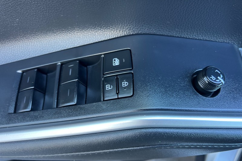 Toyota Highlander Vehicle Full-screen Gallery Image 11