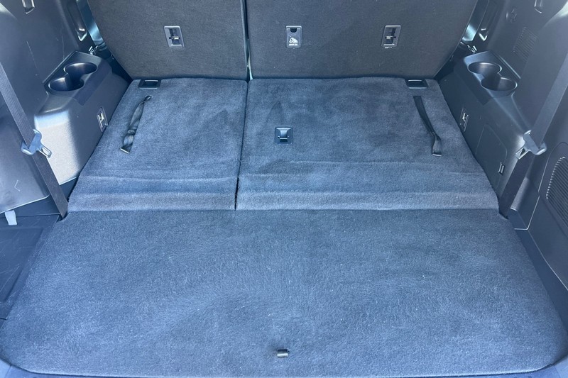 Toyota Highlander Vehicle Full-screen Gallery Image 16