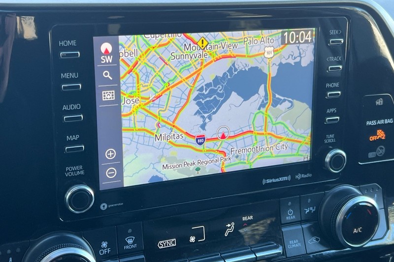 Toyota Highlander Vehicle Full-screen Gallery Image 20