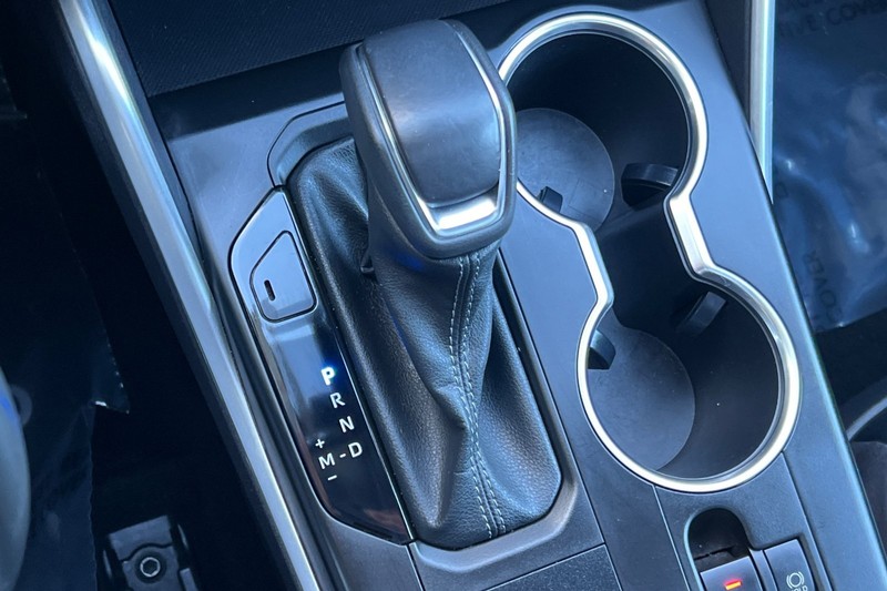 Toyota Highlander Vehicle Full-screen Gallery Image 23