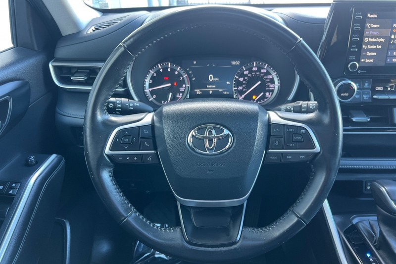 Toyota Highlander Vehicle Full-screen Gallery Image 25