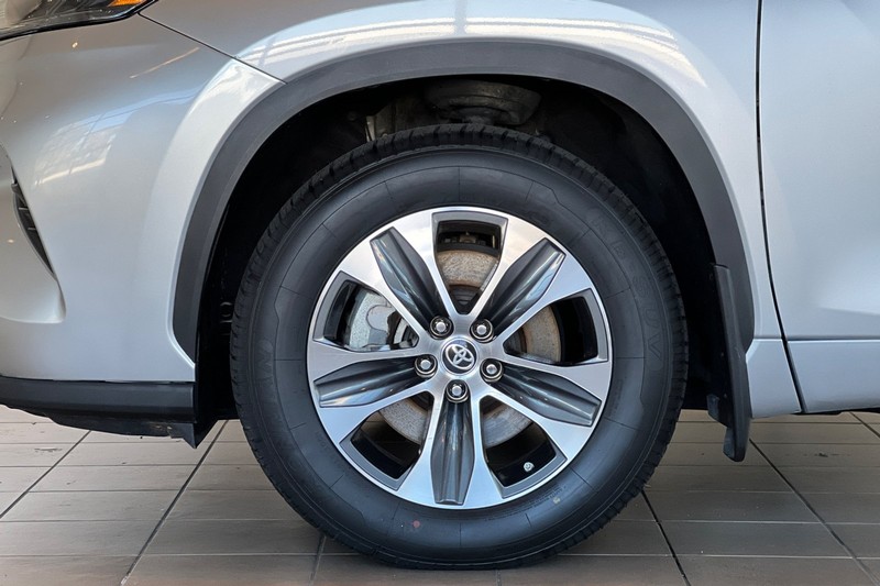 Toyota Highlander Vehicle Full-screen Gallery Image 28