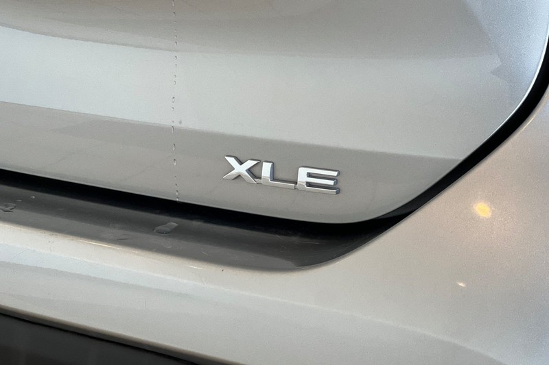 Toyota Highlander Vehicle Full-screen Gallery Image 29