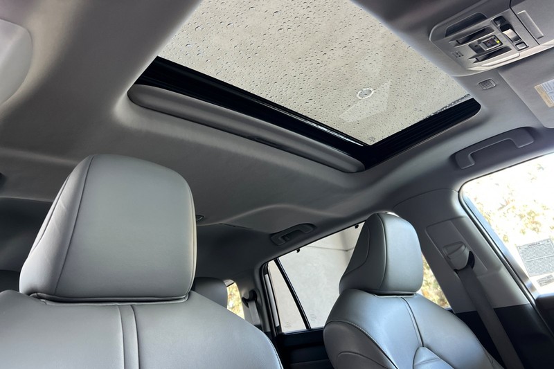 Toyota Highlander Vehicle Full-screen Gallery Image 18