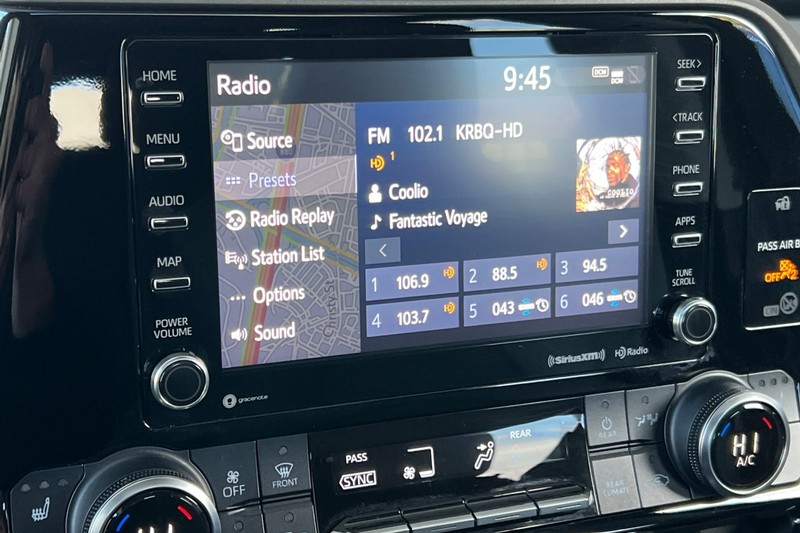 Toyota Highlander Vehicle Full-screen Gallery Image 19