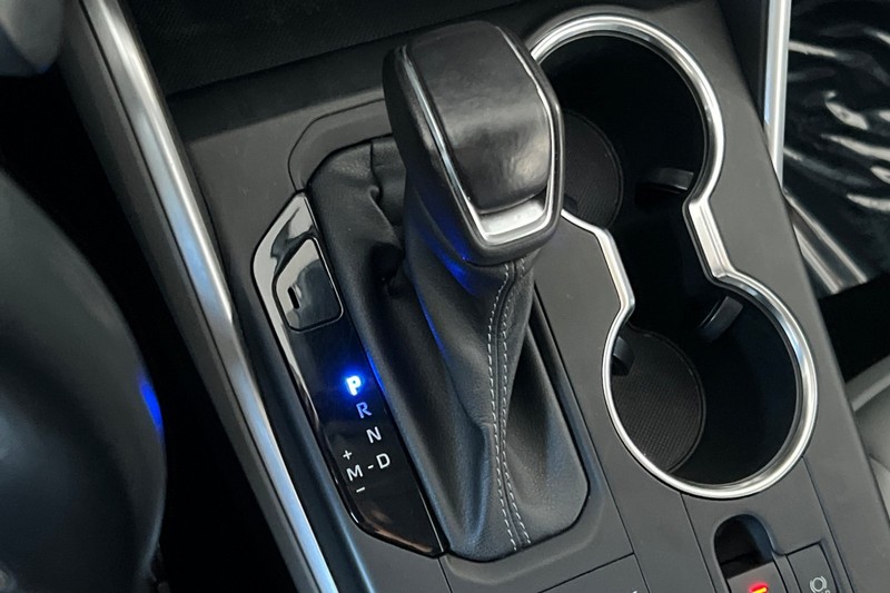 Toyota Highlander Vehicle Full-screen Gallery Image 23