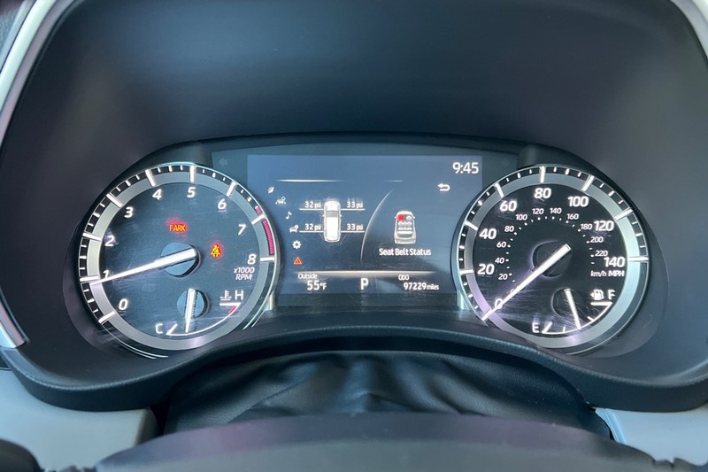 Toyota Highlander Vehicle Full-screen Gallery Image 26