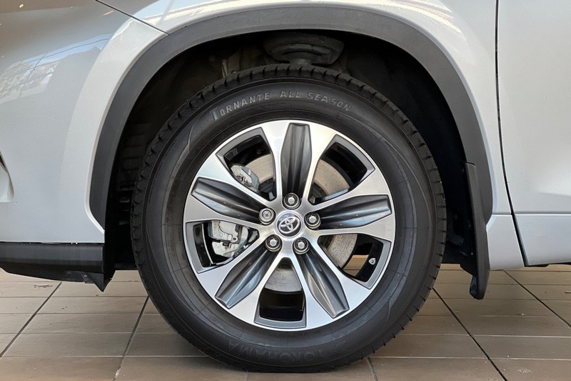 Toyota Highlander Vehicle Full-screen Gallery Image 28