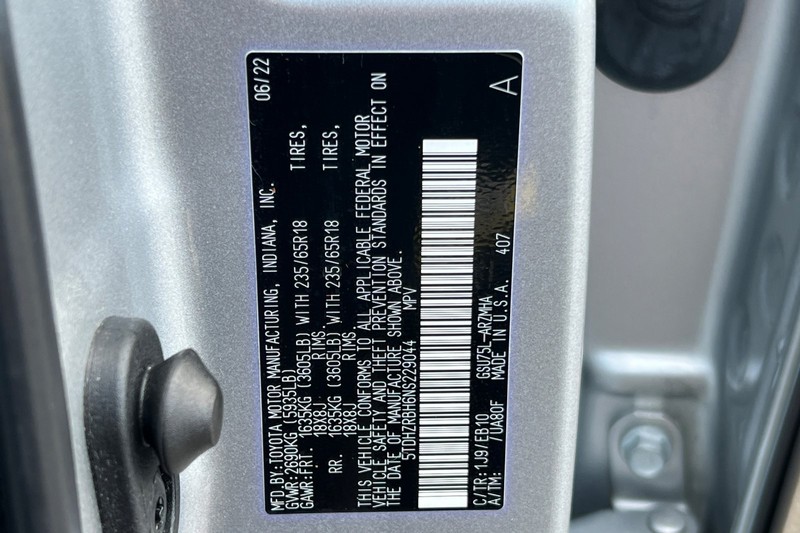 Toyota Highlander Vehicle Full-screen Gallery Image 30