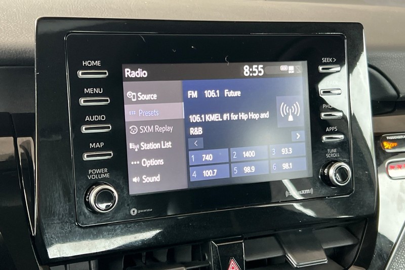 Toyota Camry Vehicle Full-screen Gallery Image 17