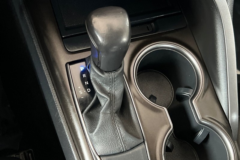 Toyota Camry Vehicle Full-screen Gallery Image 20