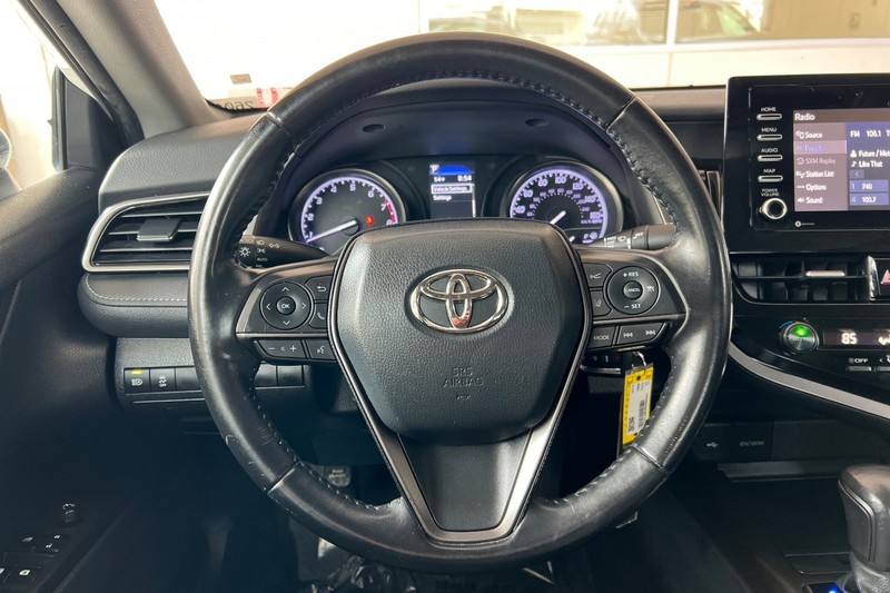 Toyota Camry Vehicle Full-screen Gallery Image 21