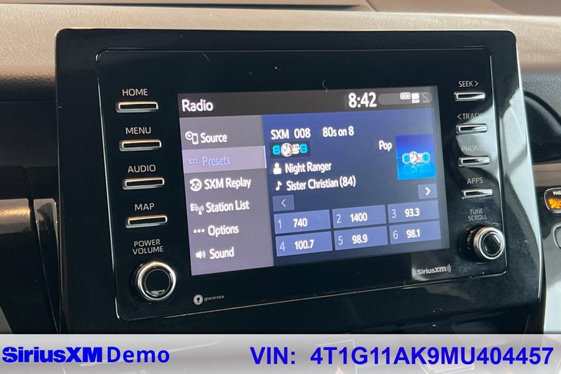 Toyota Camry Vehicle Full-screen Gallery Image 26