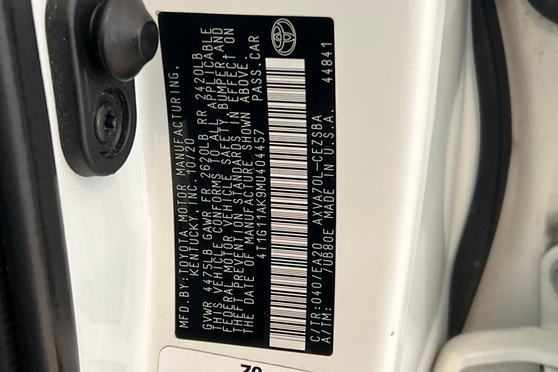 Toyota Camry Vehicle Full-screen Gallery Image 27