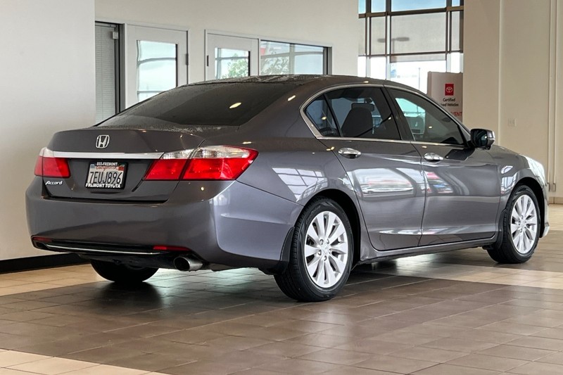 Honda Accord Sedan Vehicle Full-screen Gallery Image 04