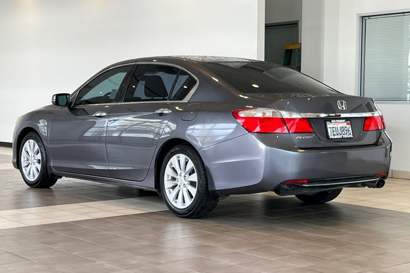 Honda Accord Sedan Vehicle Full-screen Gallery Image 06