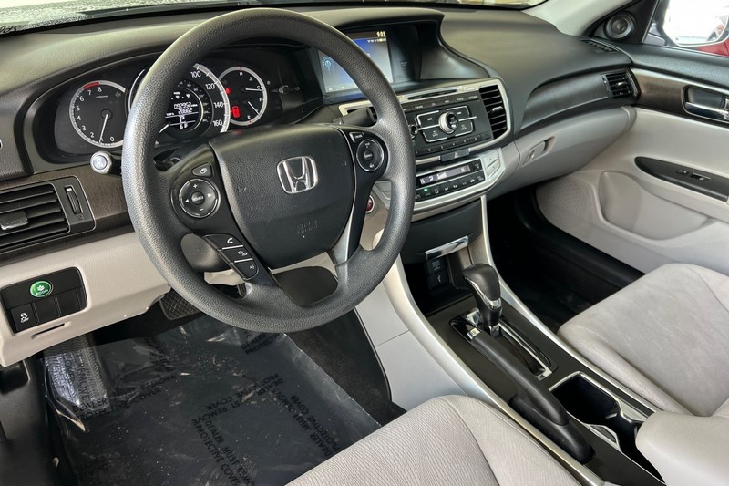 Honda Accord Sedan Vehicle Full-screen Gallery Image 10