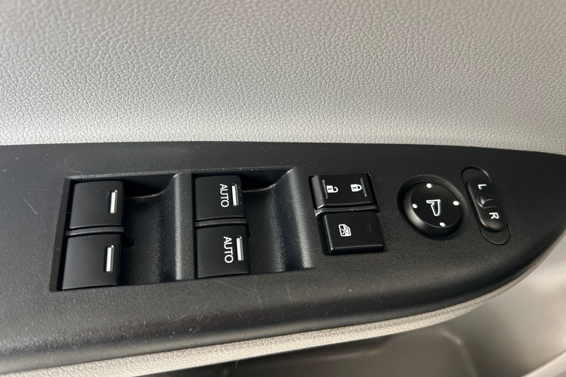 Honda Accord Sedan Vehicle Full-screen Gallery Image 11