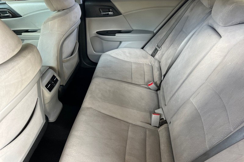 Honda Accord Sedan Vehicle Full-screen Gallery Image 12