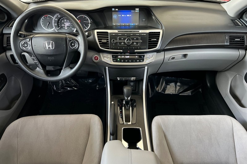 Honda Accord Sedan Vehicle Full-screen Gallery Image 13