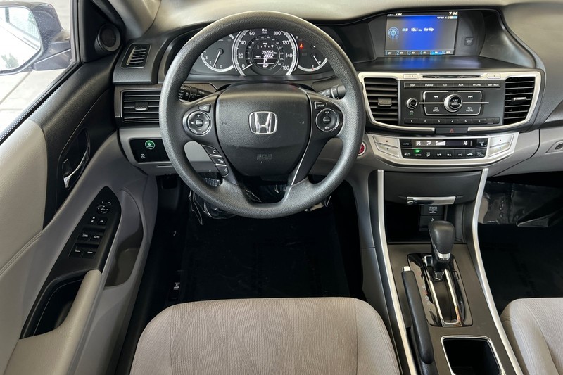 Honda Accord Sedan Vehicle Full-screen Gallery Image 14