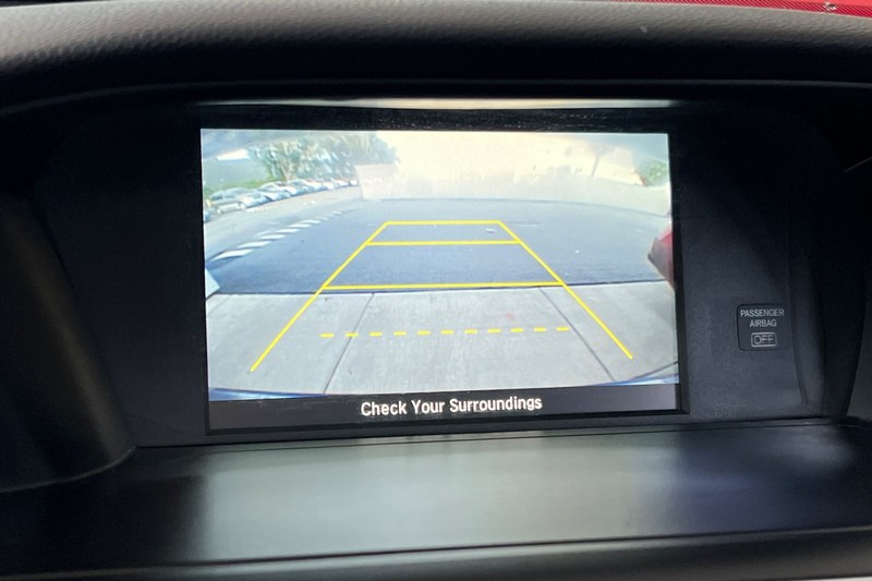 Honda Accord Sedan Vehicle Full-screen Gallery Image 18