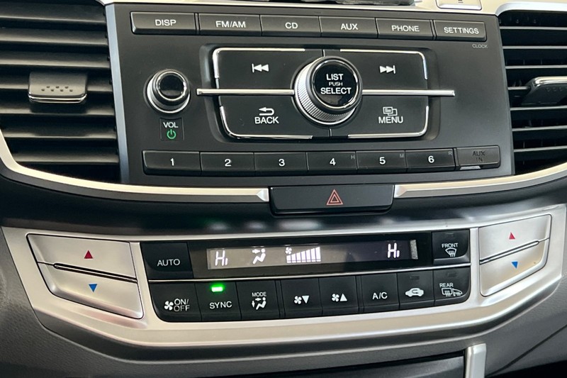 Honda Accord Sedan Vehicle Full-screen Gallery Image 19