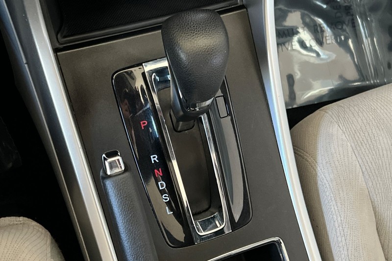 Honda Accord Sedan Vehicle Full-screen Gallery Image 20