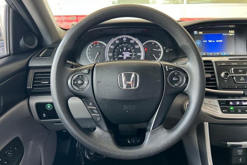Honda Accord Sedan Vehicle Full-screen Gallery Image 22