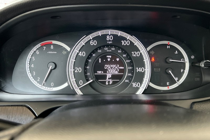 Honda Accord Sedan Vehicle Full-screen Gallery Image 23