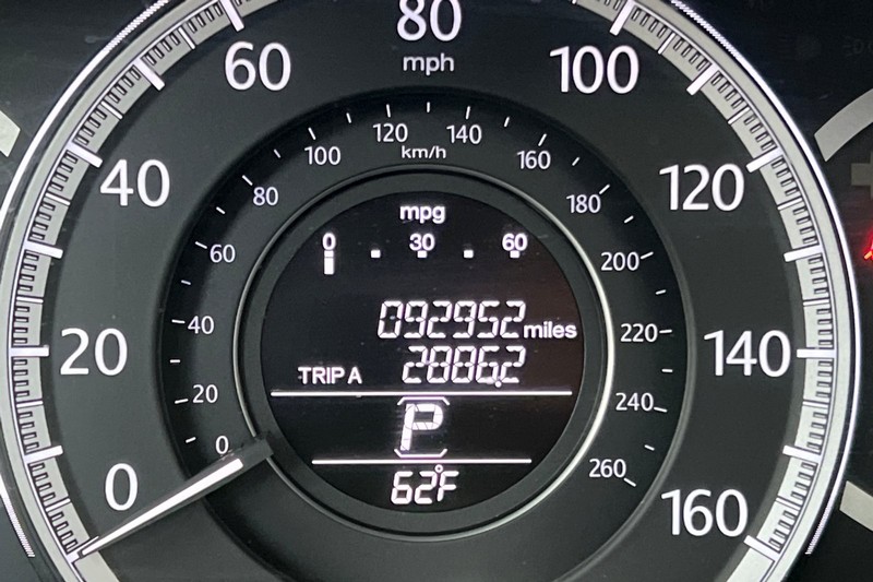 Honda Accord Sedan Vehicle Full-screen Gallery Image 24