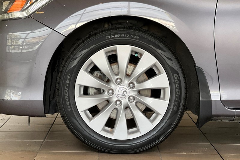 Honda Accord Sedan Vehicle Full-screen Gallery Image 25