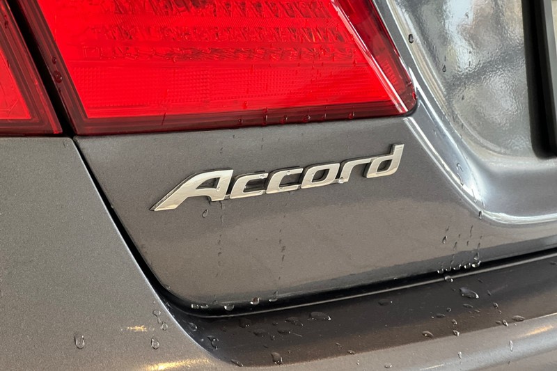 Honda Accord Sedan Vehicle Full-screen Gallery Image 26