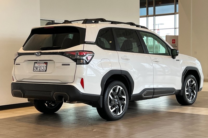 Subaru Forester Hybrid Vehicle Full-screen Gallery Image 04