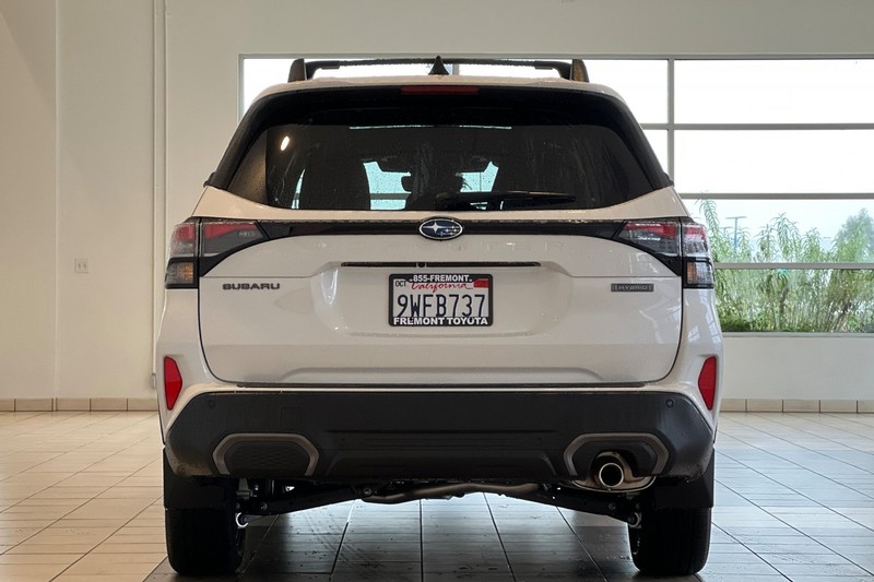 Subaru Forester Hybrid Vehicle Full-screen Gallery Image 05