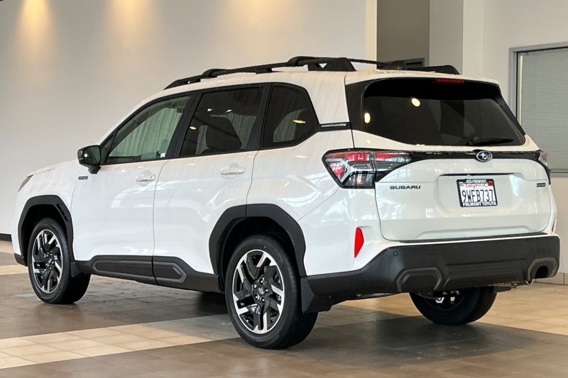 Subaru Forester Hybrid Vehicle Full-screen Gallery Image 06