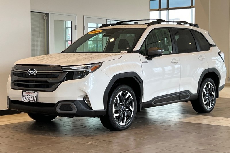 Subaru Forester Hybrid Vehicle Full-screen Gallery Image 08