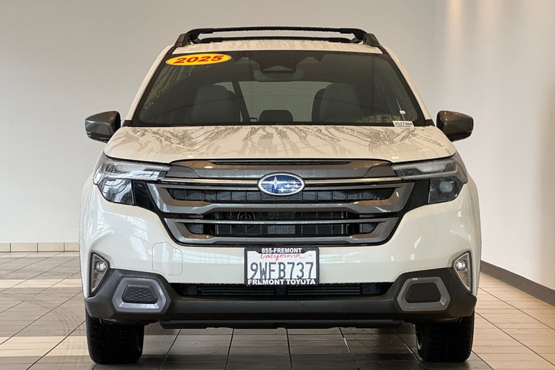 Subaru Forester Hybrid Vehicle Full-screen Gallery Image 09