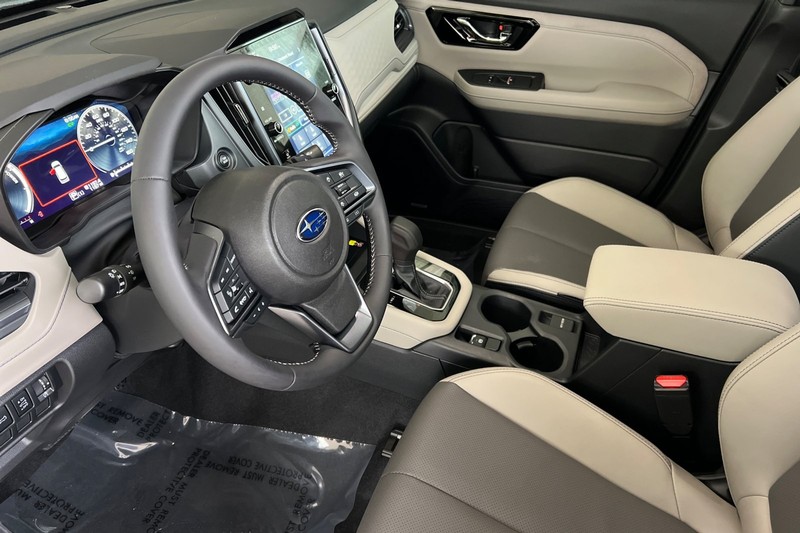 Subaru Forester Hybrid Vehicle Full-screen Gallery Image 10