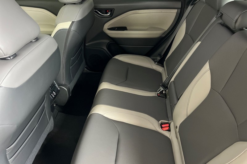 Subaru Forester Hybrid Vehicle Full-screen Gallery Image 12