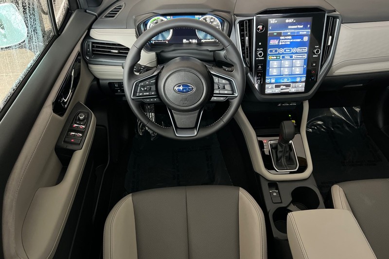 Subaru Forester Hybrid Vehicle Full-screen Gallery Image 14