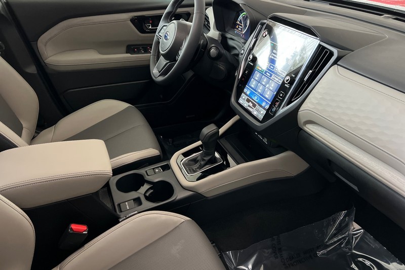 Subaru Forester Hybrid Vehicle Full-screen Gallery Image 16