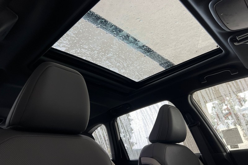 Subaru Forester Hybrid Vehicle Full-screen Gallery Image 17